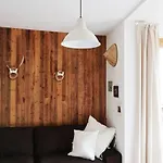 Schoene Wohnung, Zentral, Mit Panorama-aussicht 아파트 그로살