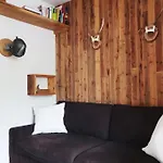 Schoene Wohnung, Zentral, Mit Panorama-aussicht 아파트 그로살