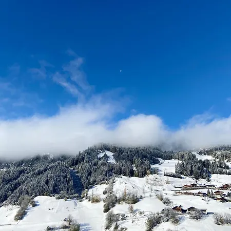 Schoene Wohnung, Zentral, Mit Panorama-aussicht Apartment